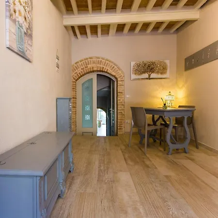 Town Garden Apartment San Gimignano